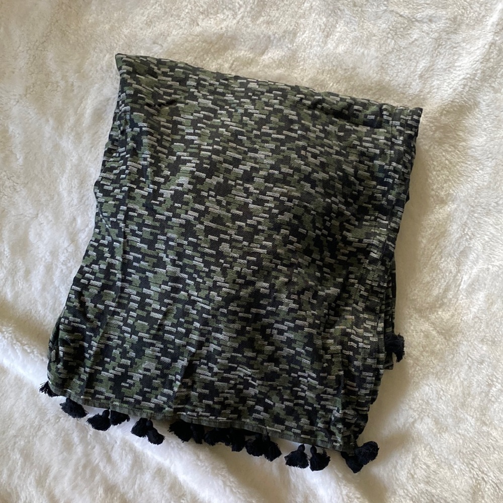 Lululemon Lightweight Large Scarf, Green Pattern